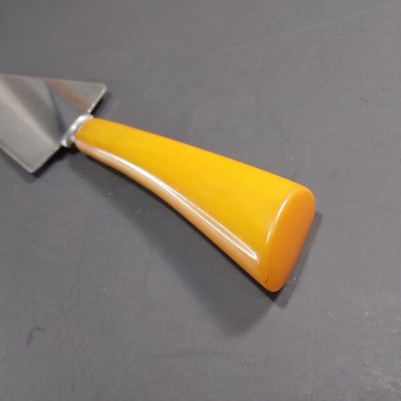 Vintage MCM Golden Yellow Butterscotch Bakelite? Handle Serrated Cake Knife - Picture 7 of 9